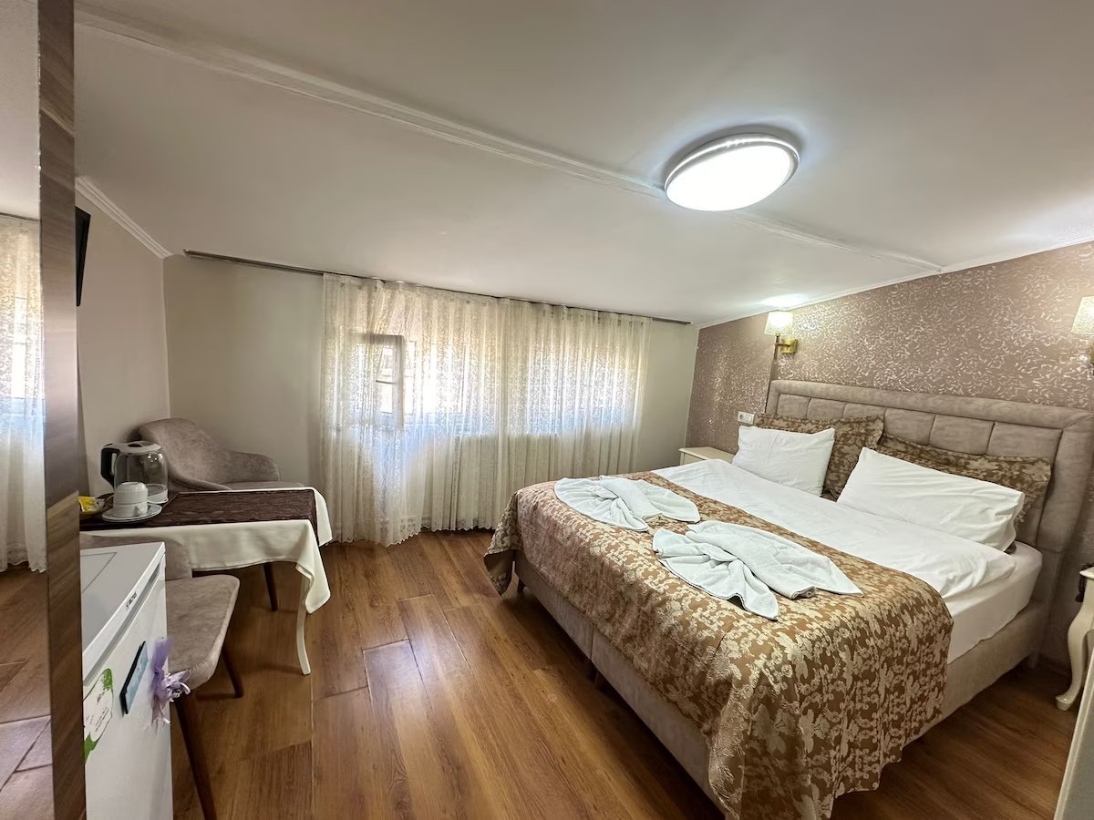 Deluxe Room 16